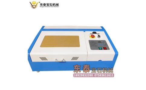激光雕刻机